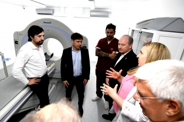 Kicillof recorrió Monte Hermoso junto a Marcos Fernández e inauguró un centro de Salud