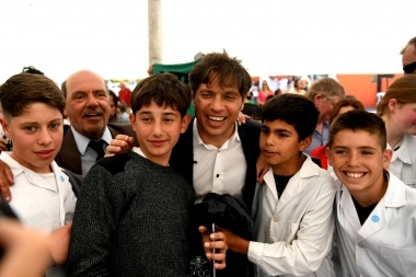 Kicillof con el foco en educación: inauguró una escuela secundaria en Coronel Suárez