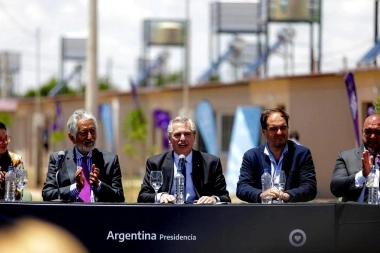 Alberto volvió a llamar a la "unidad" en una entrega de viviendas en San Luis