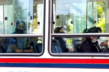 Suba de casos de Covid: el Gobierno insistió en el uso de barbijo en transporte público