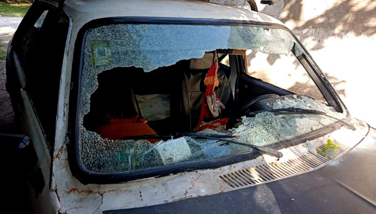 Mar del Plata: amenazó de muerte a su abuela con un cuchillo y destrozó un vehículo