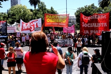 La izquierda volvió a rechazar el Presupuesto de Kicillof y movilizó a la Legislatura