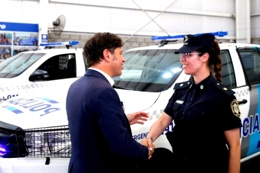 Kicillof puso en funcionamiento 36 nuevos patrulleros y recorrió obras en Las Heras