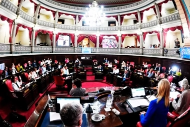 Entre gallos y medianoche, la Legislatura aprobó el Presupuesto y la Ley Fiscal 2023