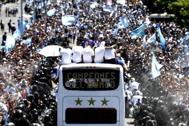 La caravana de los campeones del Mundo ante cerca de 4 millones de personas