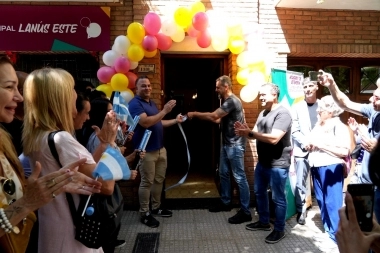 Kravetz inauguró una nueva Delegación en Lanús Este y atendió las consultas de sus vecinos