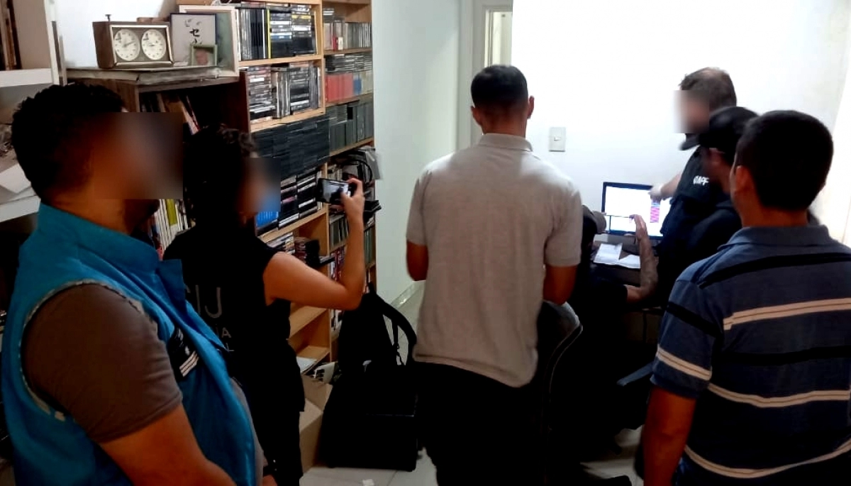 Un docente y un empresario de la construcción detenidos por facilitar pornografía infantil