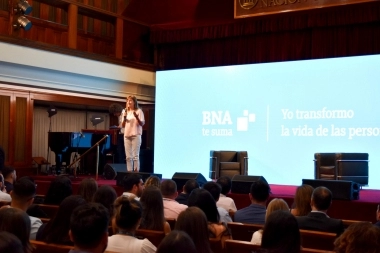 Batakis presentó “BNA Te Suma” el programa de Inclusión Financiera del Banco Nación