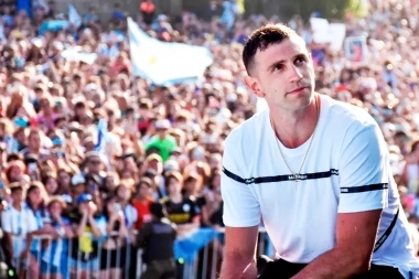 Mar del Plata explotó con el recibimiento al “Dibu” Martínez