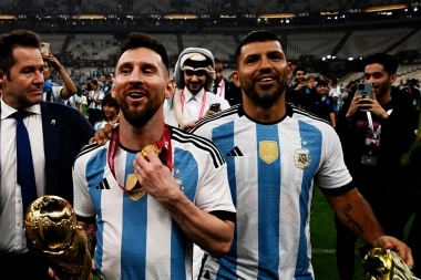 Salió a la venta la camiseta de la Selección Argentina con las tres estrellas