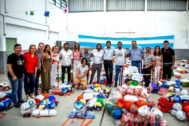 Quilmes entregó kit de materiales deportivos a más de 90 escuelas públicas locales