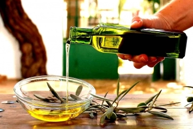 La Anmat declaró ilegal dos marcas de aceite de oliva: cuáles son y por qué