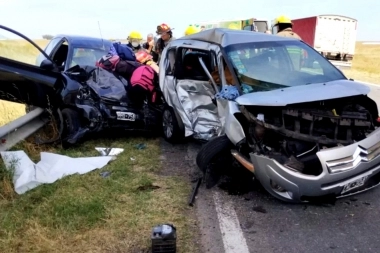 Accidente en la ruta 3: chocaron dos autos a la altura de Punta Alta y murió una mujer