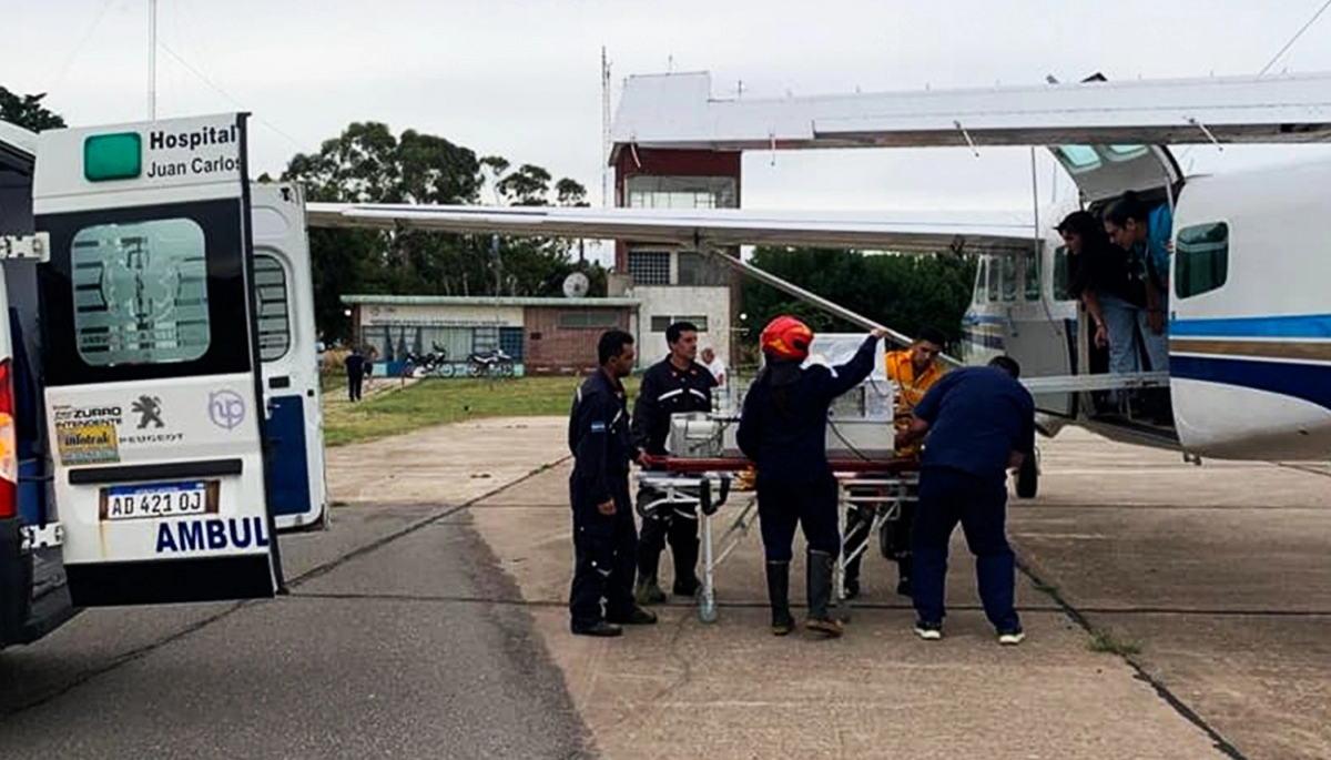 Gracias a un vuelo sanitario, salvaron a un bebé que nació prematuro en Pehuajó