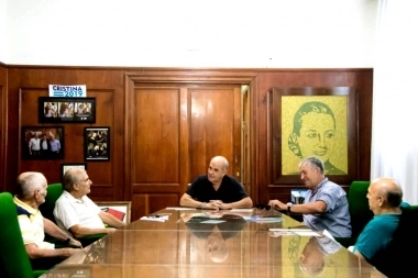 El intendente de Pehuajó, Pablo Zurro, entregó subsidios a instituciones deportivas