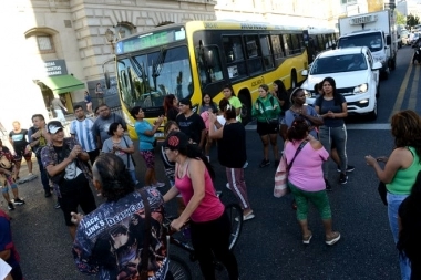 Tensión en Once: Policía de la Ciudad realizó 22 allanamientos en depósitos de manteros