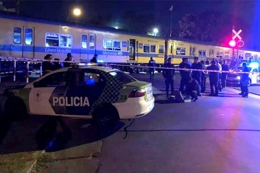 Robaban cables del tren, dejaron el carro en las vías y provocaron un desastre