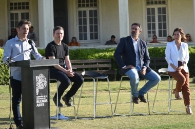 En Miramar, Kicillof presentó el programa Viajes Fin de Curso: “Una política que llegó para quedarse”