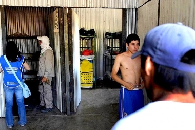 Explotación infantil: tiene 15 años y un bebé, le pagaban con pañales y comida