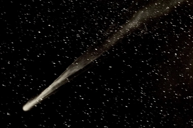 Tras 50 mil años de su última visita, un cometa cruzará el cielo: cuándo se podrá ver