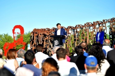 Con dardos para Milei, Kicillof volvió a reunir a su tropa para recordar el Día de la Soberanía