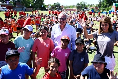 Zamora inauguró la temporada en las colonias de vacaciones para 15.000 chicos en Tigre