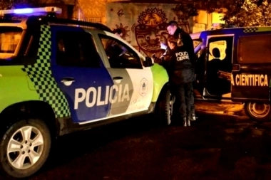 Asalto, gritos y conmoción: un penitenciario mató a un presunto ladrón e hirió a otro