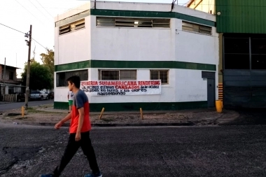 Vecinos denuncian a empresa de Quilmes por contaminación y piden su clausura