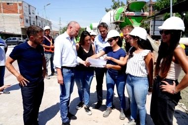 Insaurralde y Katopodis supervisaron una obra de repavimentación en Lomas de Zamora