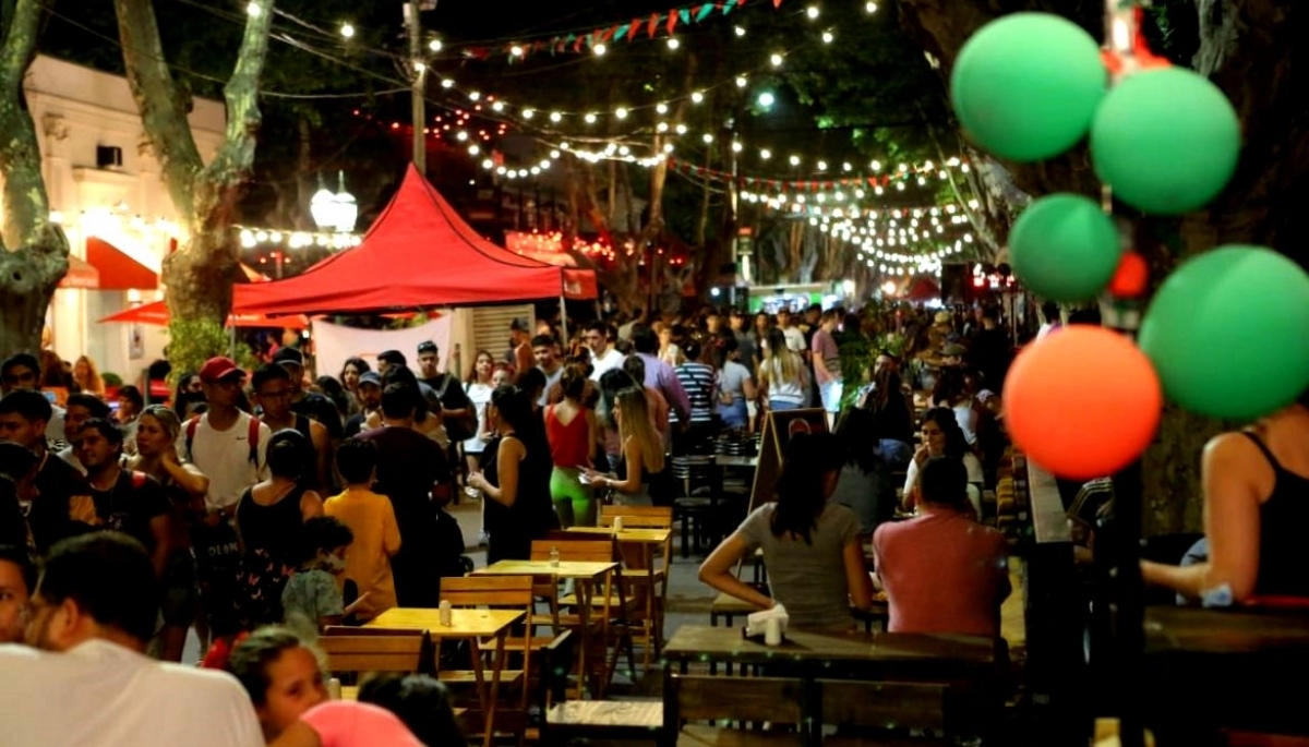 Esteban Echeverria inaugura el 2023 con la feria de emprendedores del Paseo Dorrego