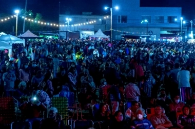 Destinos bonaerenses: empanadas costeras y carnavales para disfrutar en familia