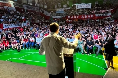 Abad y 4.000 personas en Mar del Plata, abrieron su precandidatura