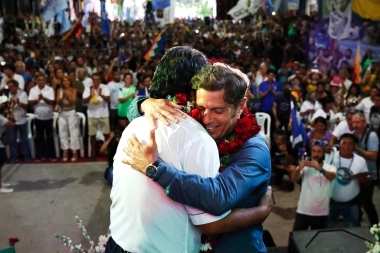 Kicillof participó del acto por el Día del Estado Plurinacional de Bolivia en Avellaneda