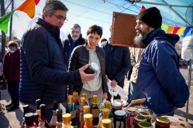 Mayra Mendoza y el Ministro Javier Rodríguez recorrieron la jornada de Mercados Bonaerenses