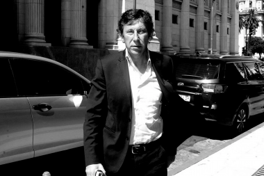 Un sector del radicalismo propuso una alianza con Milei para disputar un mano a mano con Kicillof