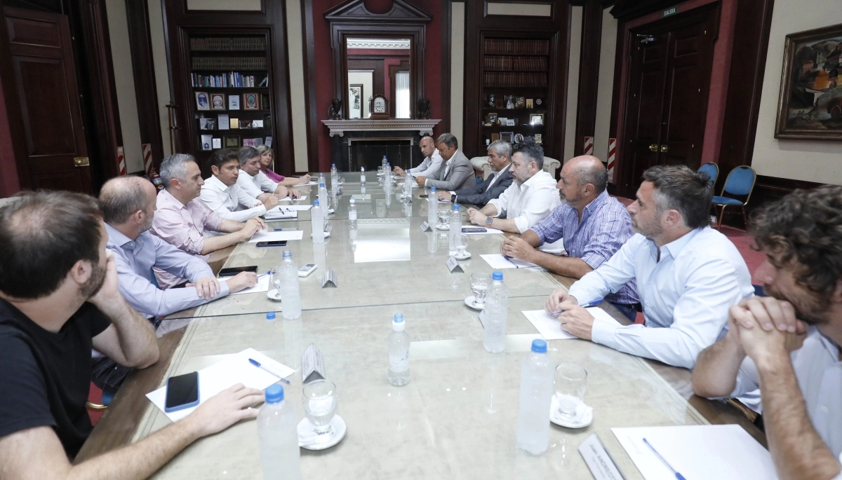 Kicillof y su gabinete en una cumbre política con Máximo e intendentes bonaerenses