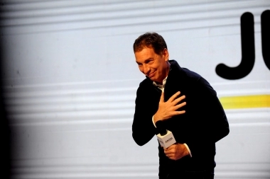 "Falta menos": Santilli formalizó su campaña en redes con placas al estilo CronicaTV