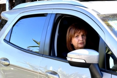 “Tantas vidas sacrificadas a tu desidia”: Bullrich cruzó a Kicillof por asistir a la marcha LGTBIQ+ contra Milei