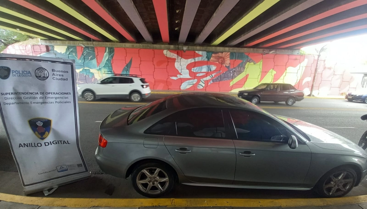 La Policía de la Ciudad detuvo a tres venezolanos con un Audi A4 robado