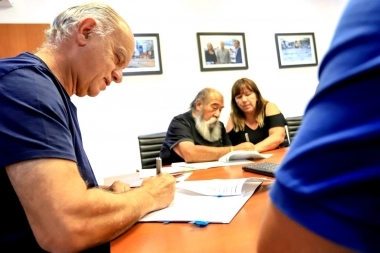 Junto al sindicato, Grindetti firmó el nuevo Estatuto Docente Municipal