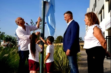 Grindetti y Kravetz dieron inicio al Ciclo Lectivo 2023 en la escuela N°1 "Manuela Lainez"