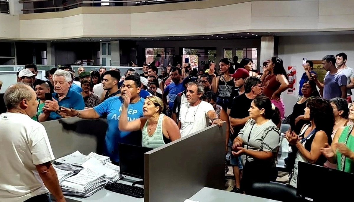 En Bolívar se cortó la luz por 12 horas y los vecinos explotaron de bronca contra Pisano