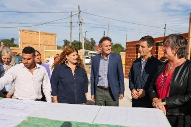 Mantegazza recibió a Katopodis y recorrieron las obras de la Casa de Día para Jóvenes