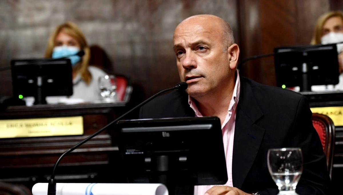 Senador de Juntos presentó dos proyectos para proteger los servicios de profesionales de la salud