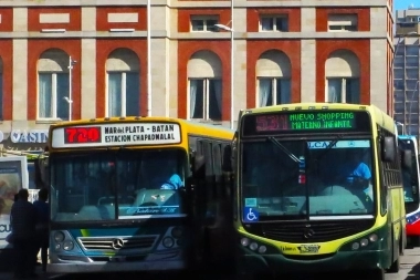 Jóvenes de 14 y 19 años fueron detenidos cuando intentaban robar en un colectivo