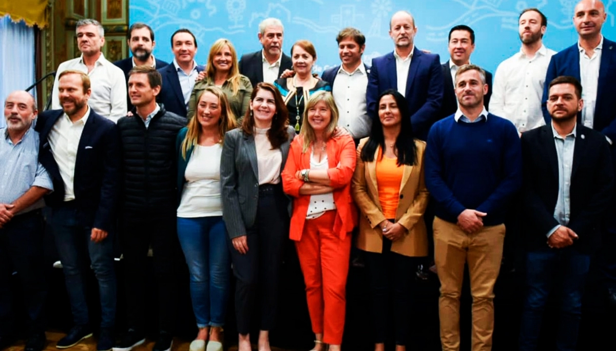 Kicillof e intendentes bonaerenses firmaron el plan “Municipios a la Obra” por 45.500 millones