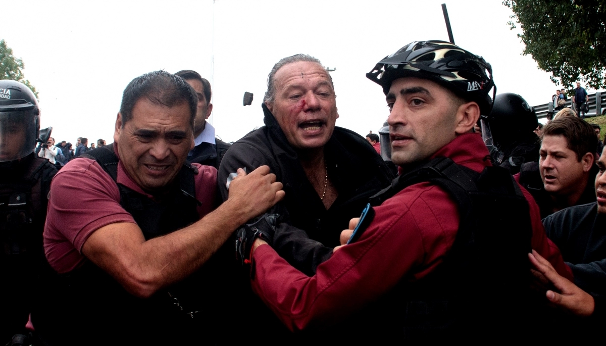 Cuántos golpes recibió Berni en la protesta de colectiveros