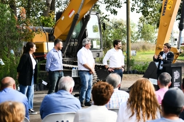Kicillof visitó Veinticinco de Mayo y anunció el cierre del basural a cielo abierto