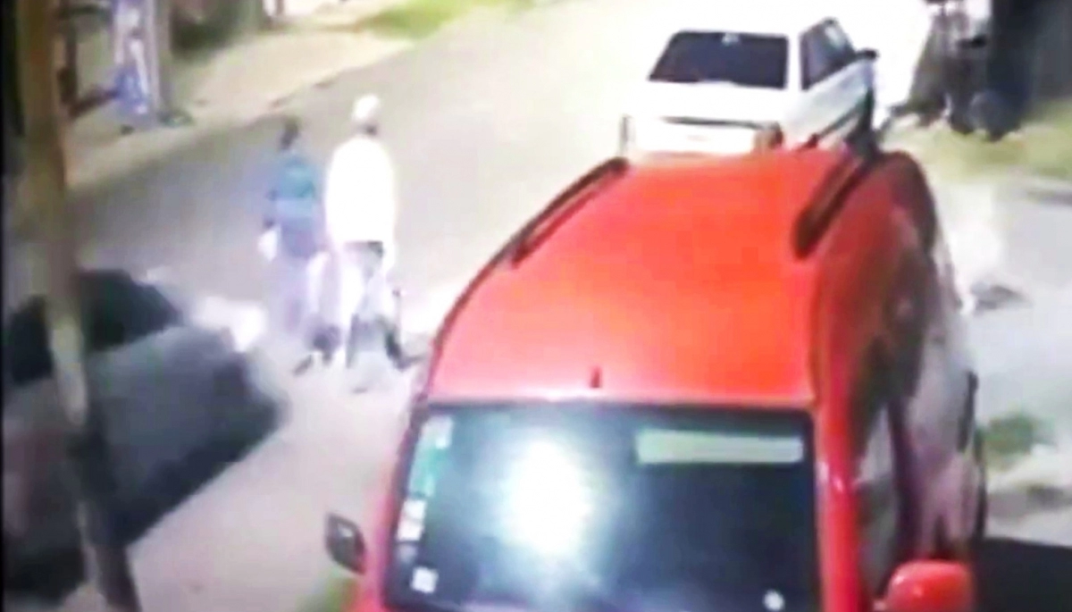 Viva de milagro: una mujer fue atropellada desde atrás y el conductor huyó del lugar