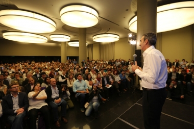 Randazzo reunió a sus candidatos y criticó a Peña por “repetir la intolerancia" del kirchnerismo